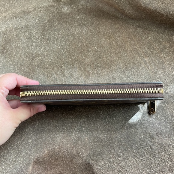 LOUIS VUITTON Zippy Wallet Long Monogram - Picture 6 of 14